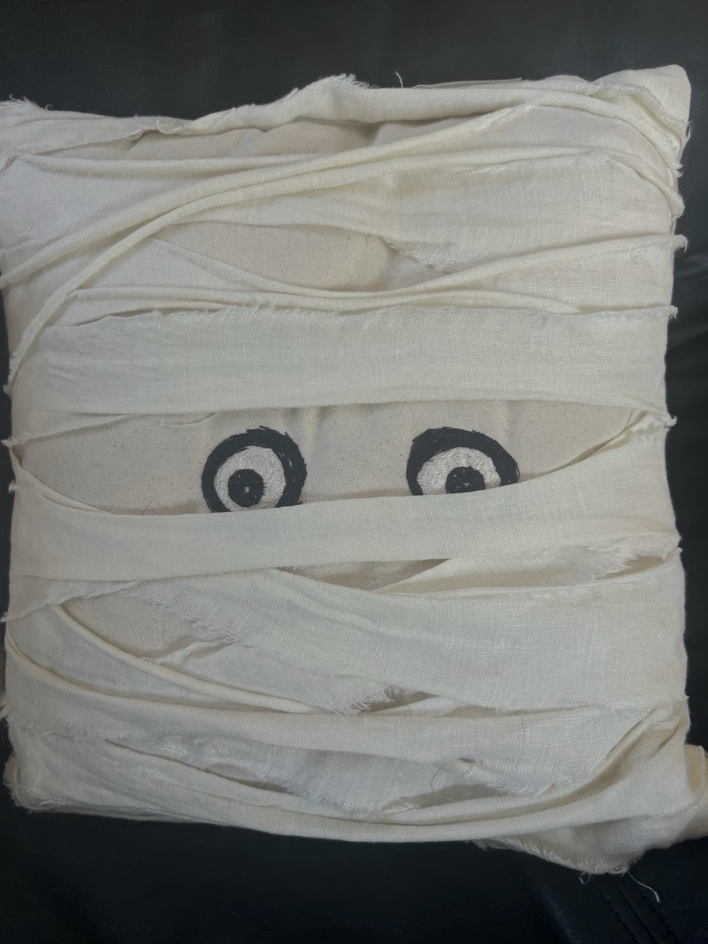 Pottery Barn Halloween Mummy Cream Throw Pillows Set of 2 Vtg - Picture 3 of 11
